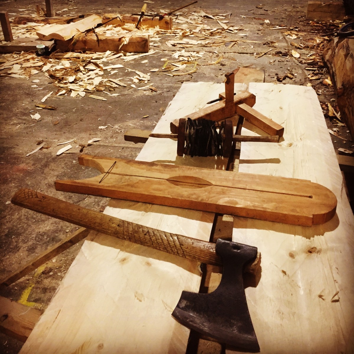 Kløyving av tømmer, tradisjonelle metoder og eksperimentelle&nbsp;forsøk